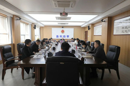垦利区院党组理论学习中心组集体学习中央八项规定精神.jpg
